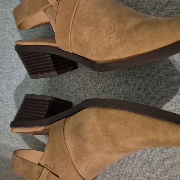Womans Tan Suede Ankle Boots - Picture 5 of 7